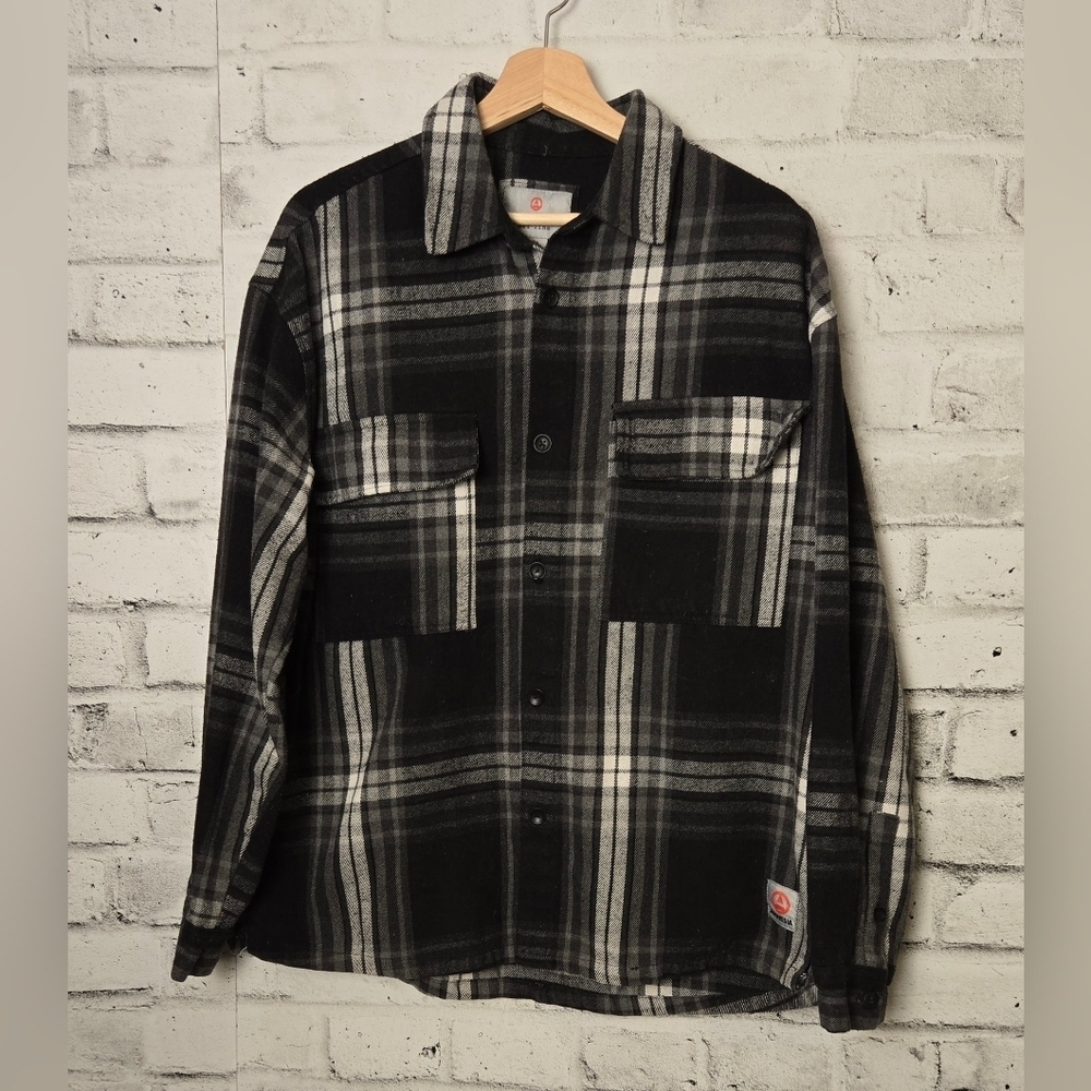 Amnesia Off-Line Black Grey Plaid Button-Up Shacket Men’s L Casual Workwear